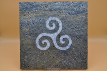 Preview: Blaue Marmor- Triskele in Granatschiefer